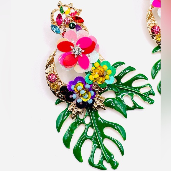 Green Monstera Leaf Tropical Earrings - Picture 4 of 5